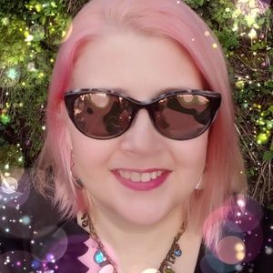 Meet your Posher, Miss Mambo